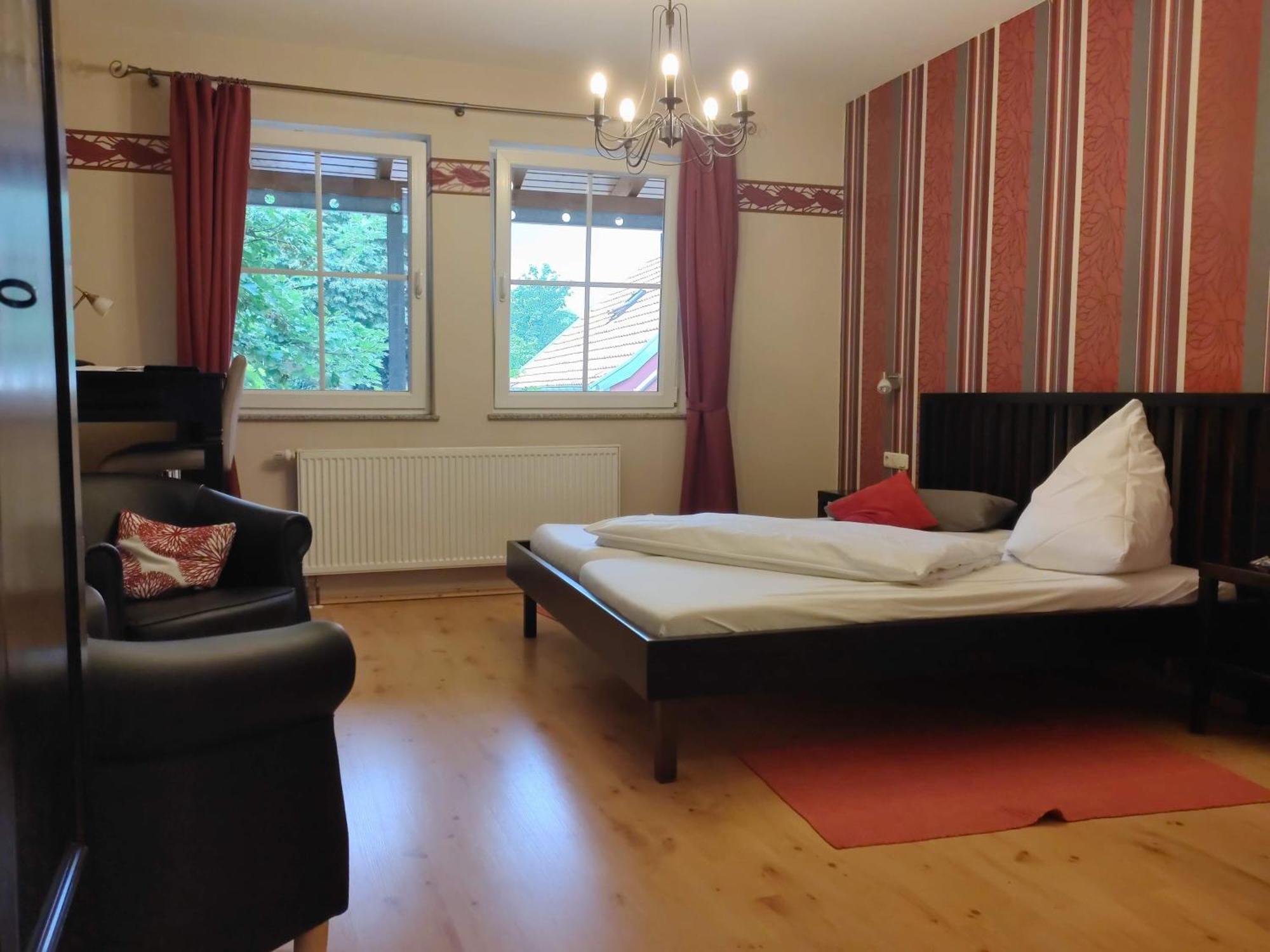 Weingut Weinstube Weinhotel Wolf Harxheim Exteriör bild