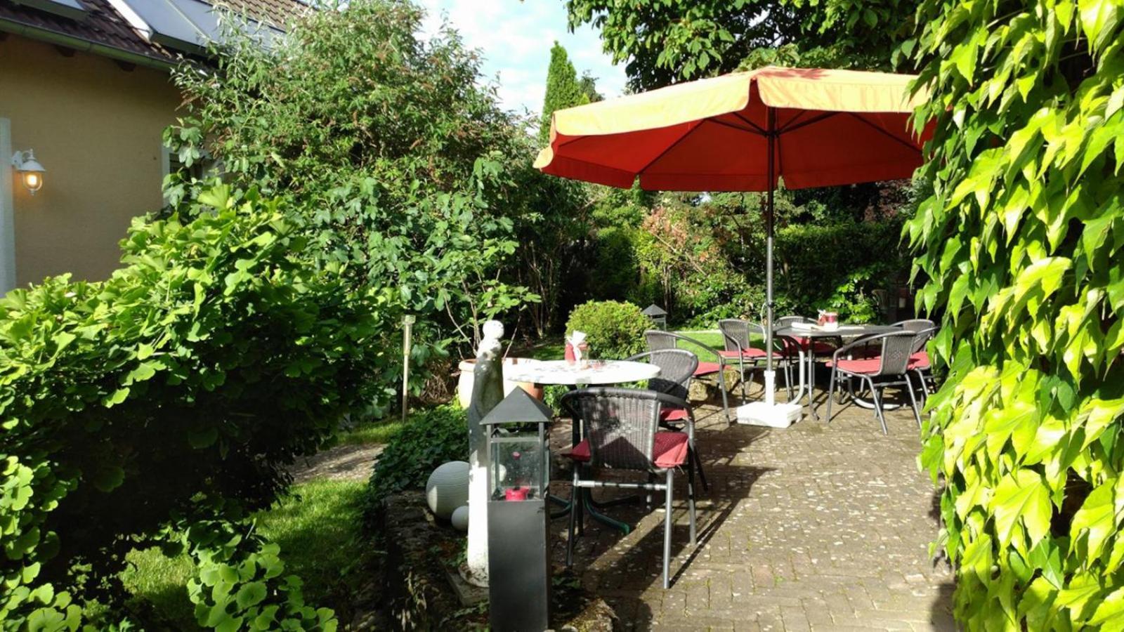 Weingut Weinstube Weinhotel Wolf Harxheim Exteriör bild