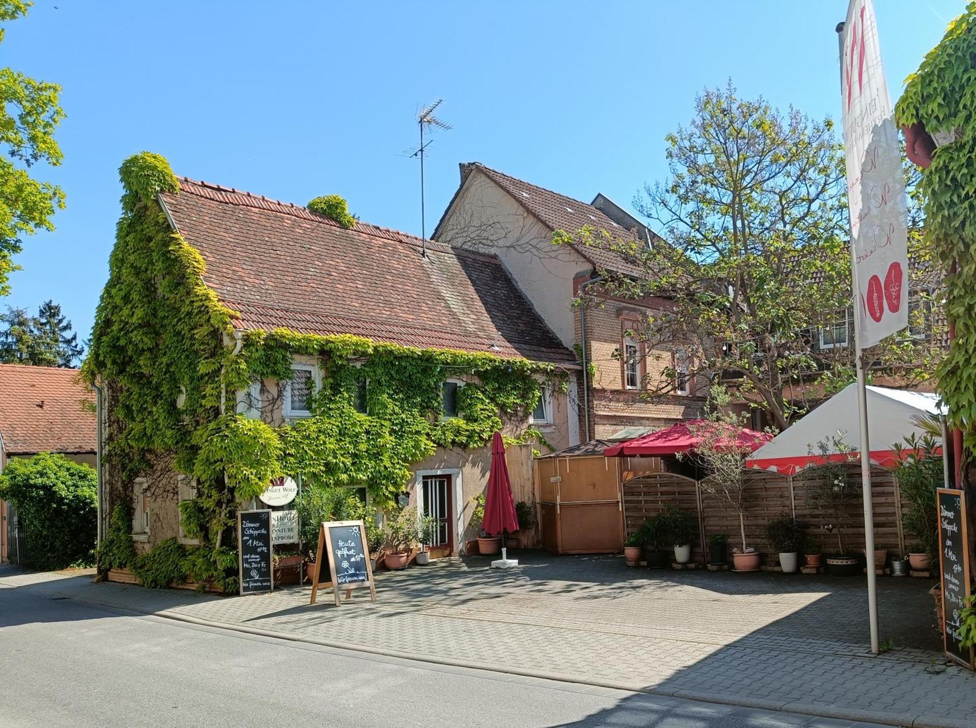 Weingut Weinstube Weinhotel Wolf Harxheim Exteriör bild